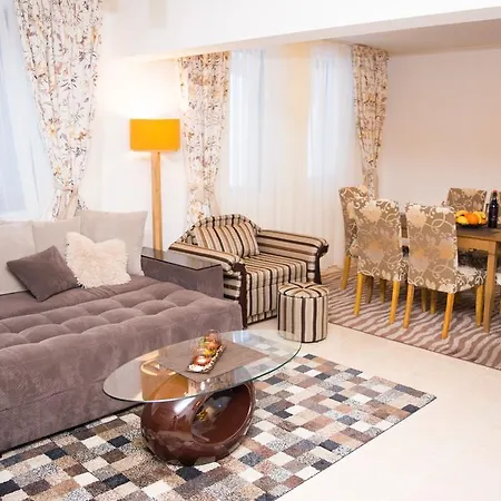 Deluxe Monastery 3 Apartament *