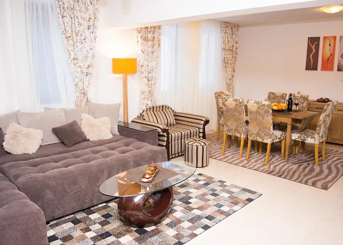 Deluxe Monastery 3 דירה *